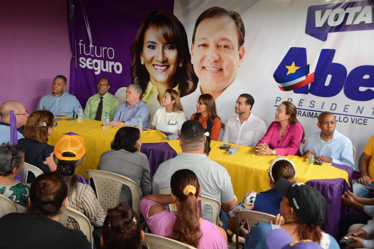 Agradecida de las muestras de cariño que recibí hoy en Moca, Cayetano Germosén, Juan López, Las Lagunas, San Víctor y Canca la Reina, en Espaillat. Fui testigo del firme compromiso de los dirigentes con  el #FuturoSeguro que representa <a href="/AbelMartinezD/">Abel Martínez Durán</a>.

Gracias a <a href="/CarlosAmaranteB/">Carlos Amarante Baret</a>