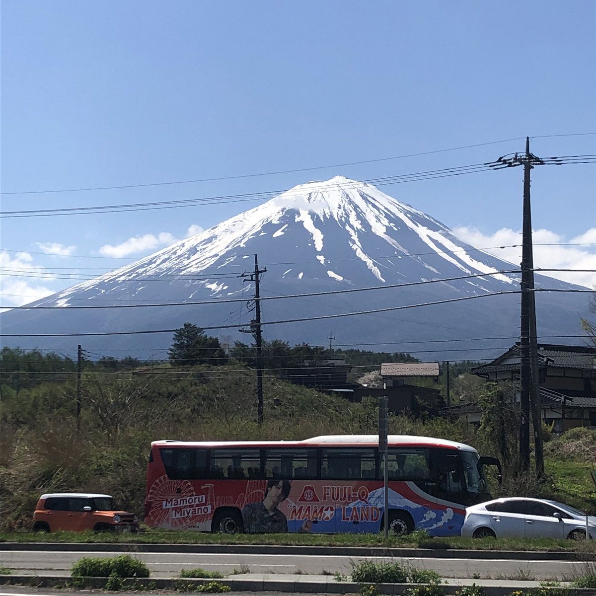 わー富士山綺麗ー！って撮ったらこのバス何？？？