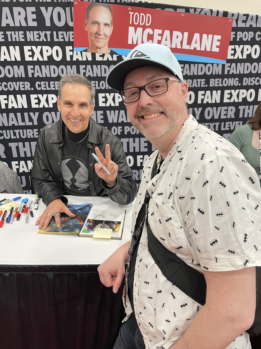Great day @Calgaryexpo today (albeit couple of the late celebrity cancellations were disappointing). Main thing was that I got the chance to meet legendary artist & entrepreneur @Todd_McFarlane which was a real honour.