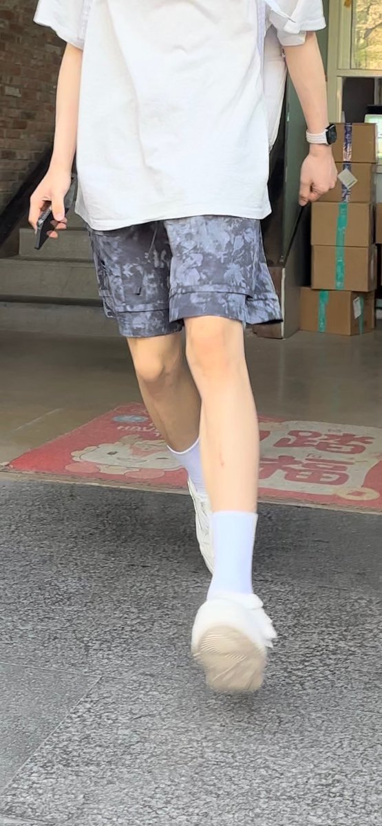 haofanhehe's tweet photo. 老公帅的有点太超过了，想上 https://t.co/novo35ML4D