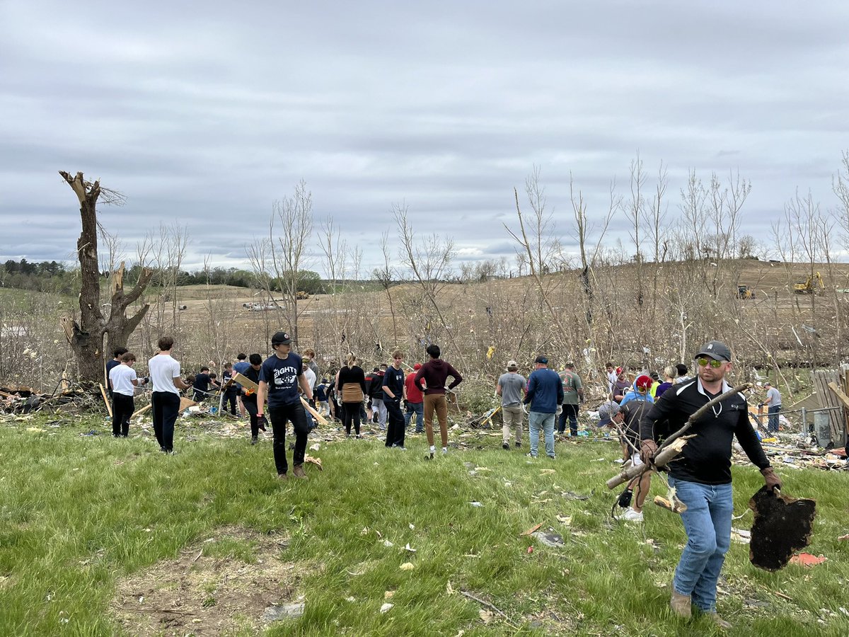 We are so fortunate to have such kind people at the core of our football family! Today we worked with @ESHS_Baseball @eshssoccer & 1000s of other volunteers to start rebuilding our community after Friday’s devastating tornadoes. #RollStorm 🏈⚾️⚽️🌩