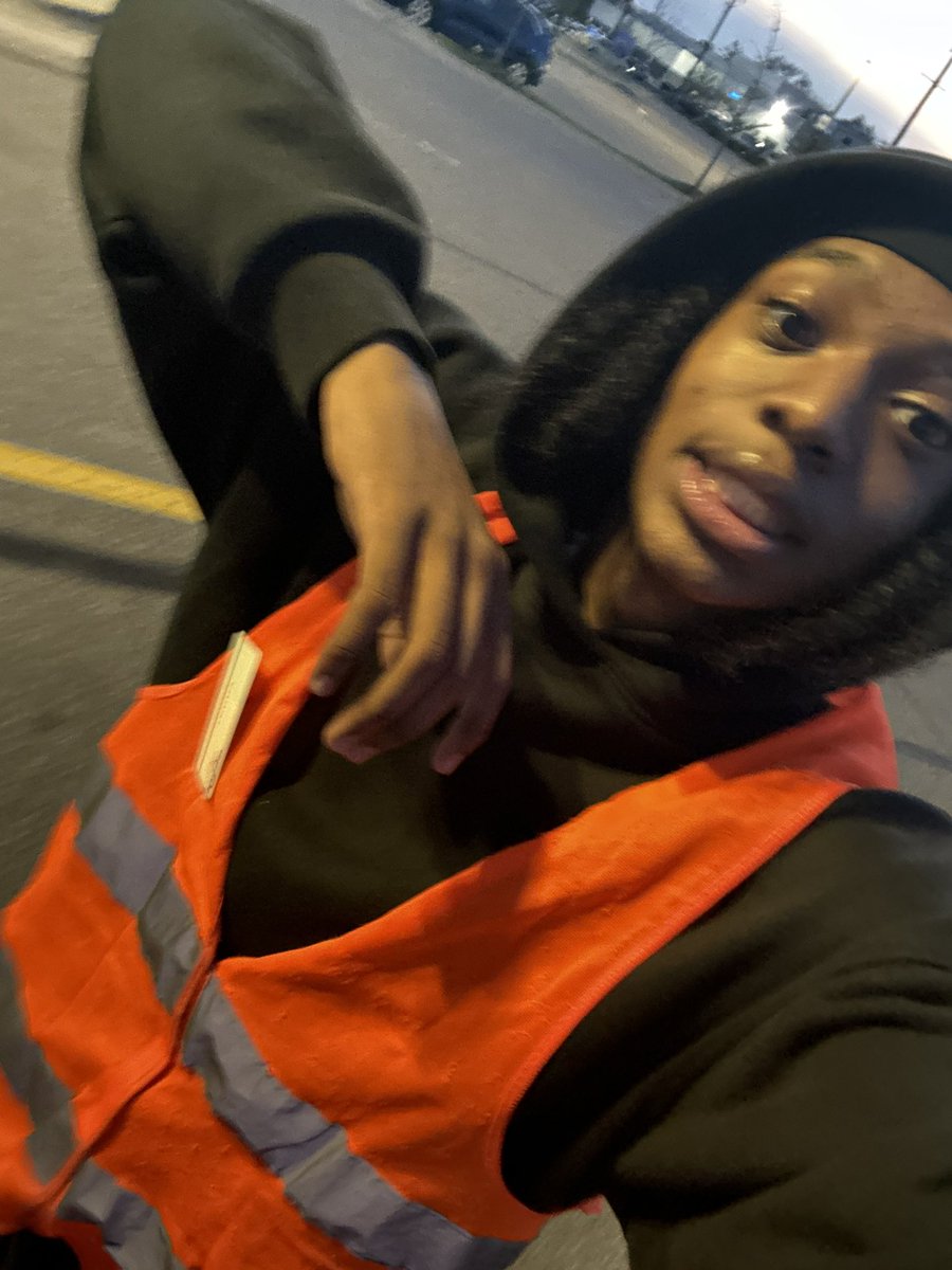 skeeze99's tweet photo. I be at work everyday like should I quit then that pay check hit, GLEE https://t.co/ZWwhDafz38