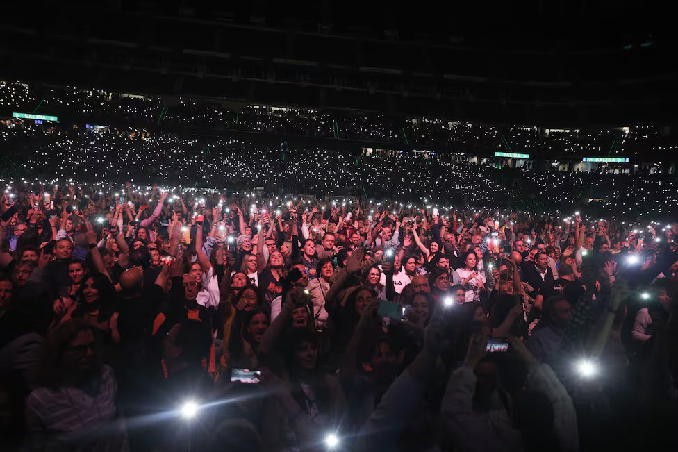 Este es el Santiago Bernabéu en un concierto. Flipante es poco.