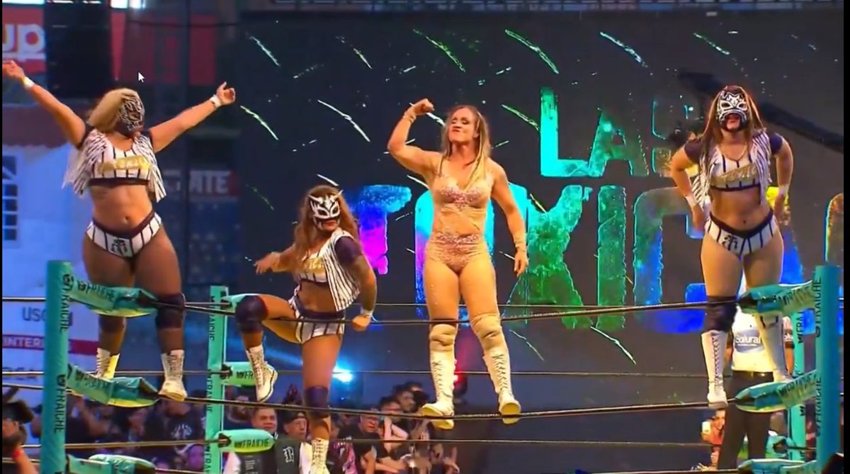 #LIVE 📡 #TriplemaniaXXXII Las Tóxicas rules! @LaHiedraAAA, @LadyFlammer, @dalyscaribenaaa & @LadyMaravillAAA wins the 1st match. Photo by @FiteTV 📸 #LuchaCentral #AAA #LuchaLibre #ProWrestling #プロレス 🤼‍♂️ ➡️ LuchaCentral.Com 🌐