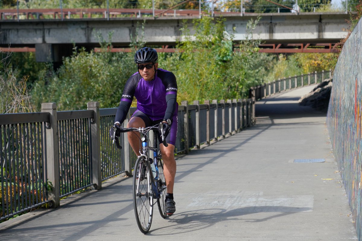 One of the more urban bike races I've shot ... this is the greenway in downtown Santa Rosa, CA last October during the Tour de Cure Northern California.  

#bike #racephotography