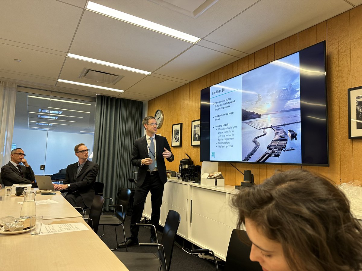 Great discussions this week organized by @SwedenUN and @SEIresearch on financing clean energy in Sub-Saharan Africa. @UNDP presented its initiatives and approaches on #energyfordevelopment #justenergytransition #deriskingfinance #energygovernance and reaffirmed its commitment to…