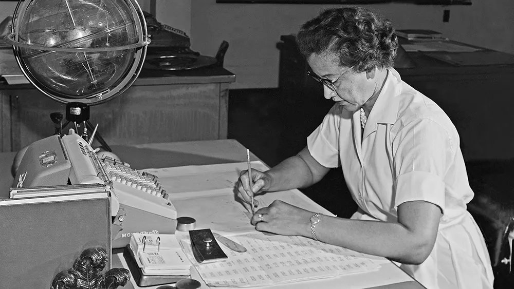 Katherine Johnson, a mathematician at NASA, played a critical role in the success of the first and subsequent U.S. manned spaceflights. Her calculations were crucial for John Glenn’s orbit around Earth and the 1969 Apollo 11 flight to the Moon.