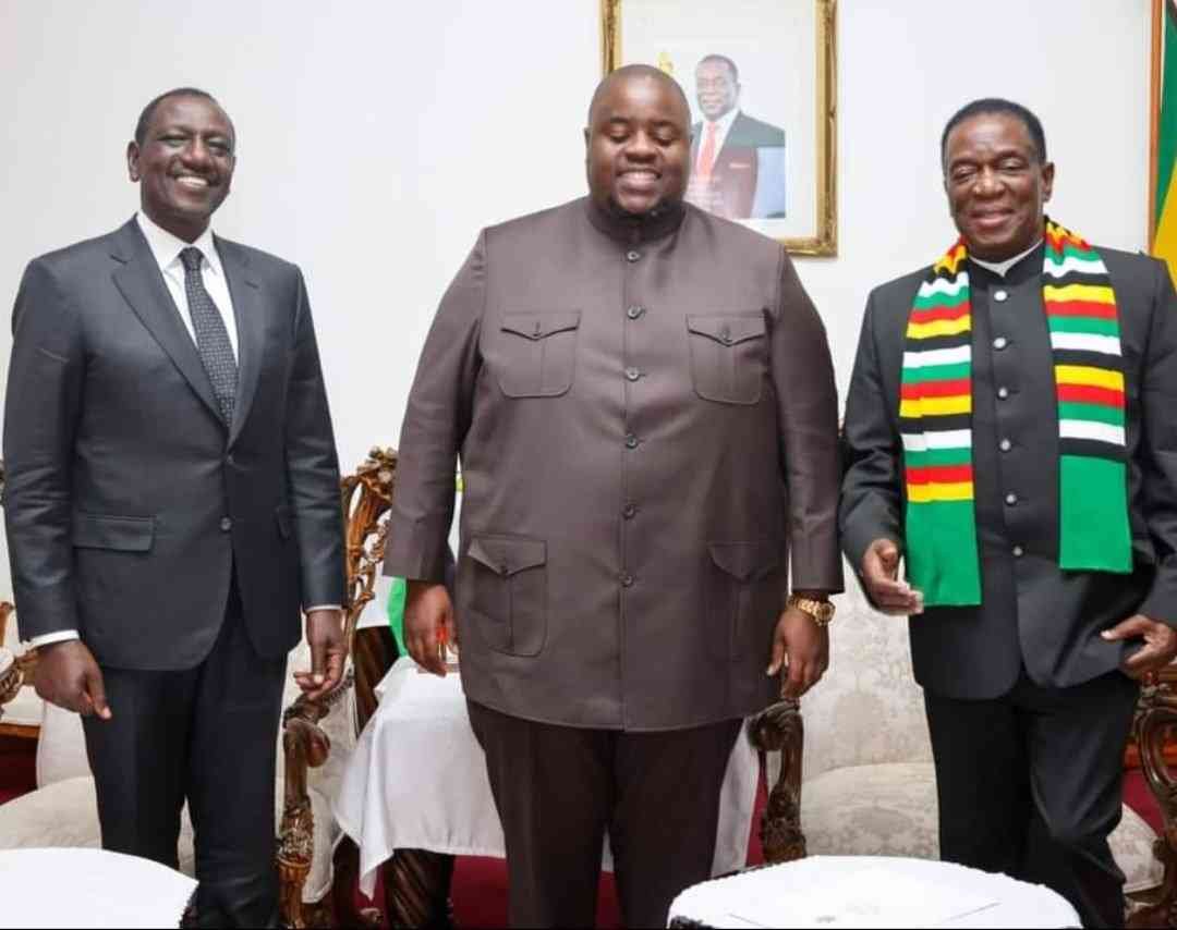 🔵President @edmnangagwa’s links with controversial businessman @wicknellchivayo have been questioned after the ex-convict was seen playing a key rule during the state visit by Kenyan President @WilliamsRuto. thestandard.co.zw/news/article/2…