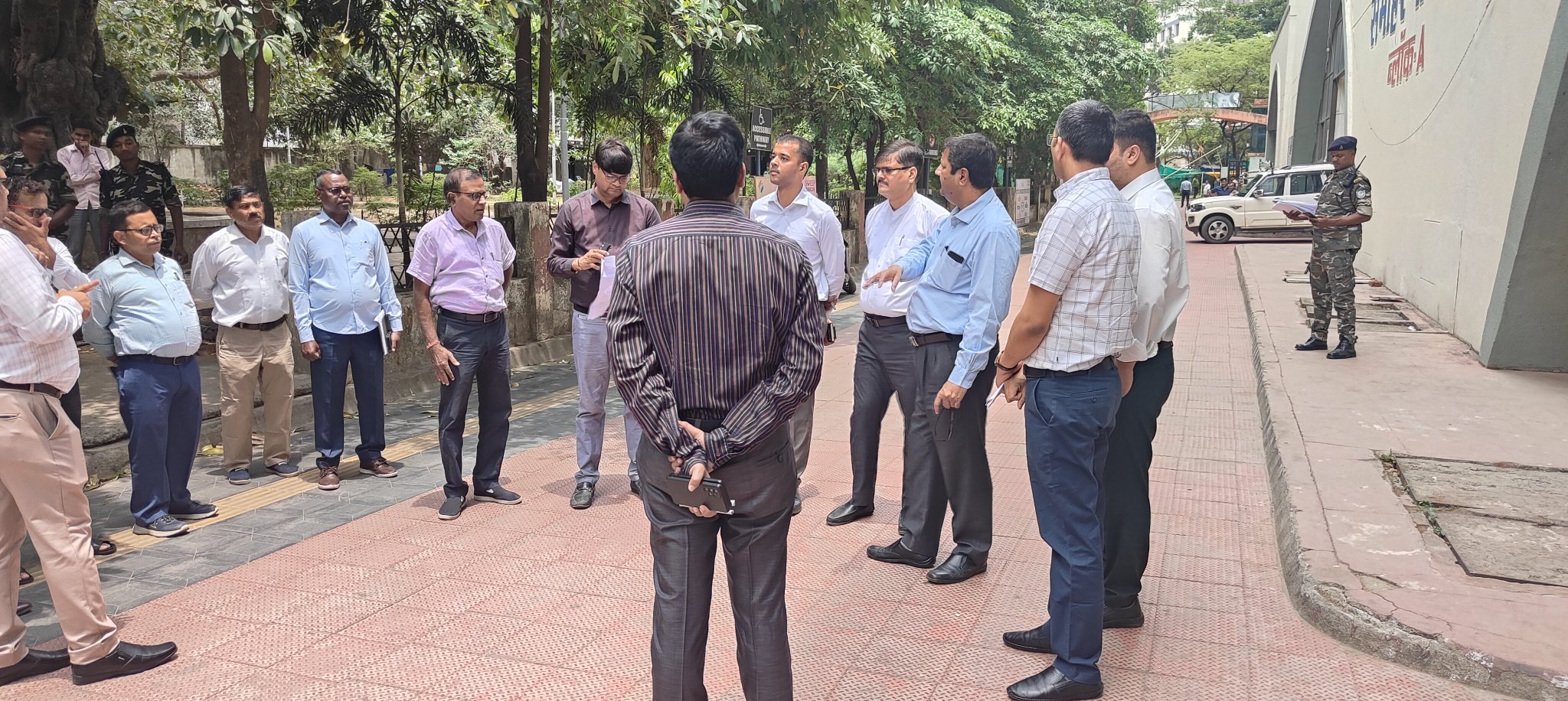 आज लोकसभा निर्वाचन, 2024 निमित्त कार्मिक कोषांग के कार्यों का मॉक ड्रील करते हुए नामांकन से जुड़ी तमाम तैयारियों की क्रमवार समीक्षा करते हुए सम्बंधित सभी अधिकारियों को कई आवश्यक दिशा-निर्देश दिया।
#ECISVEEP
#Spokesperson 
#ECI  
#ceojharkhand