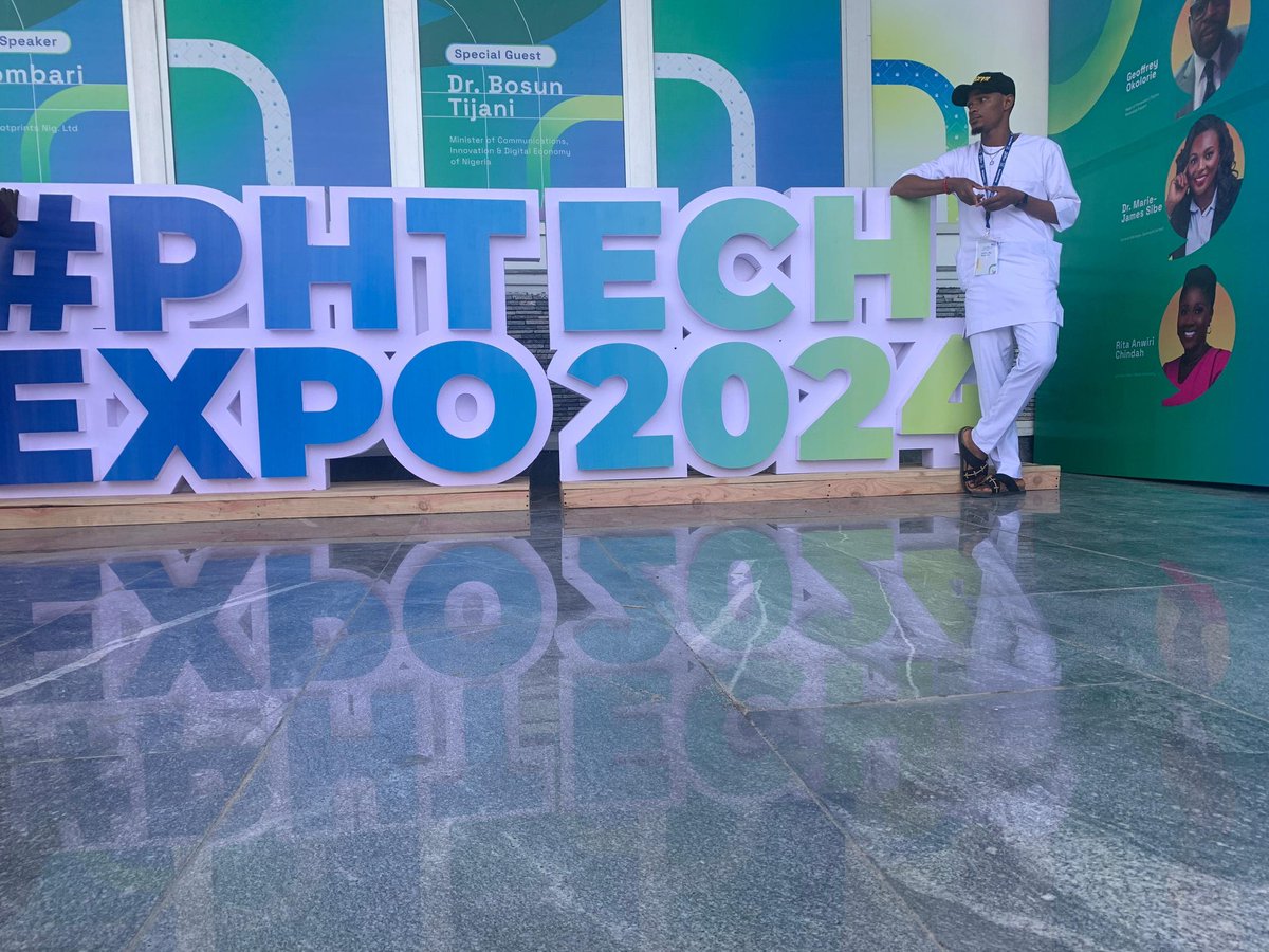 th4idealedits's tweet photo. Man's spreading. If you know, you know. #Phtechexpo https://t.co/zl5JasjX4Y