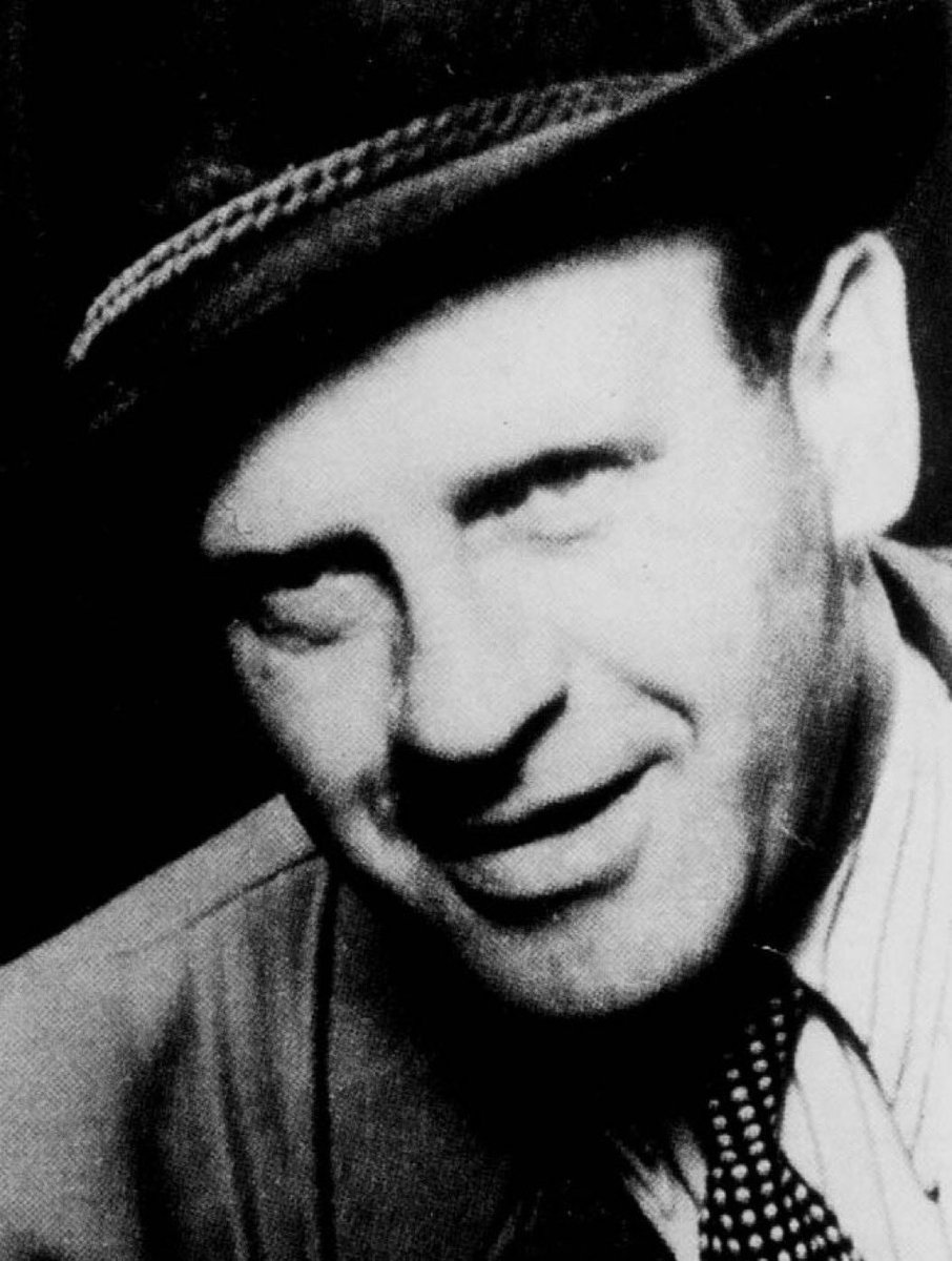 Oskar Schindler, geboren am 28. April 1908, Fabrikant, rettet etwa 1200 Jüd*innen das Leben. Nach 1945 schenken ihm die Geretteten einen Ring mit dem Talmudspruch: »Wer nur ein einziges Leben rettet, rettet die ganze Welt.« Schindler gilt als »Gerechter unter den Völkern«.