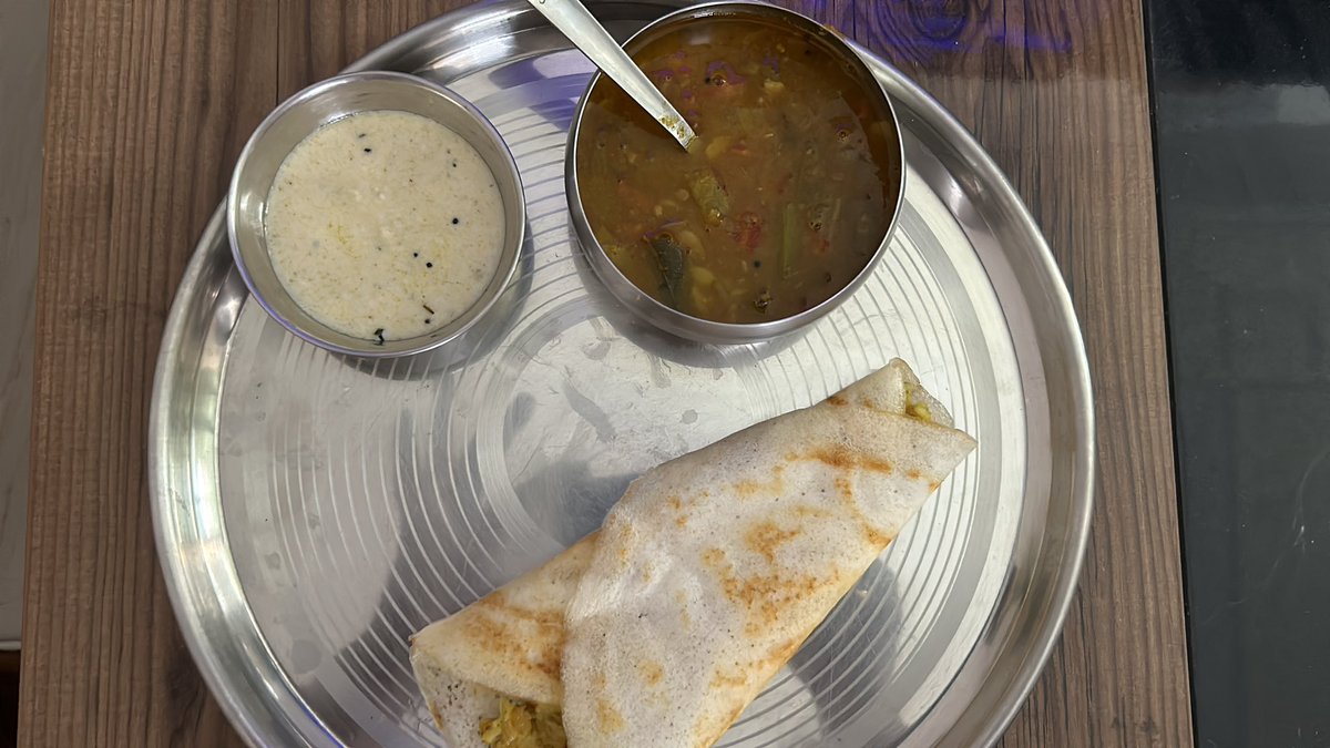 N here is #SundaySpecial as another #HealthierWeekend unwraps - #Dosai #Sambhar n #NariyalChutney 😋🙏🙏  I surely am going to doze off for few hours 😂😂