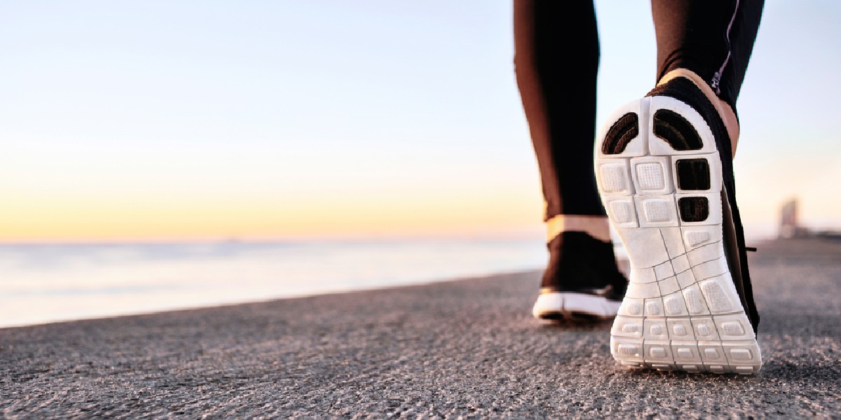 These apps were made for walking. 👟 Get paid to get your steps in with vouchers, donations to charity or rewards ⬇️ moneysavingexpert.com/deals/deals-hu…