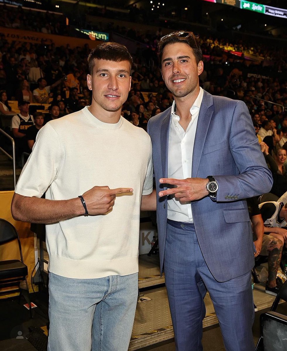 Two ELITE shooters in one picture 🎯 🇷🇸 Bogdan Bogdanovic x Sasha Vujacic 🇸🇮