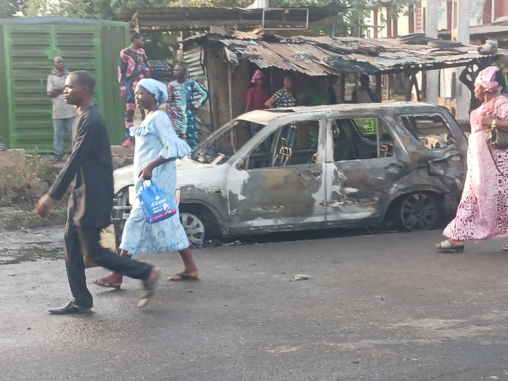 Tanker explosion in lta Oshin Abeokuta, many houses, shops and vehicles within the vicinity of the incident were burnt . Fire service and other Stakeholders have brought the situation under control. Details of losses and casualties still being ascertained