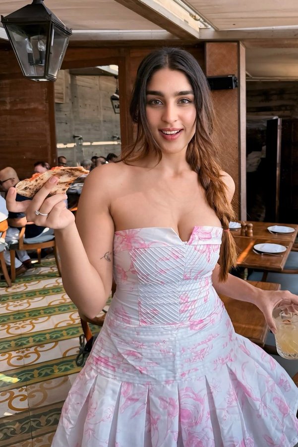 GMO3d5CXsAAOi18?format=jpg&name=900x900