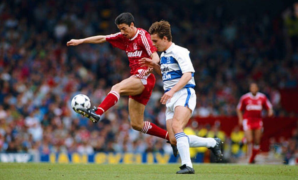 Ian Rush and John Barnes scored in a 2-1 win with QPR on 28 April 1990, clinching the 18th title for Liverpool! The visitors were 1-0 up after 14 minutes thanks to a Roy Wegerle's strike, but Rushie equalised shortly before the HT and Barnes found a winner in the 2nd half.