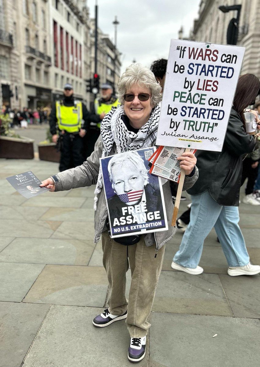 I love this woman. She has protested for years for #JulianAssange. See in her right hand a flyer for the film - The Trust Fall - showing at Odeon cinemas near you on May 8th (see list below). @thetrustfalldoc x.com/thetrustfalldo… @StefSimanowitz