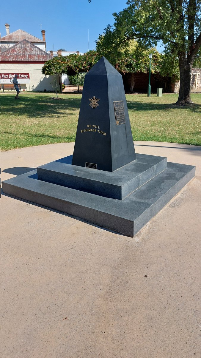 Molong War Memorial in the #NewSouthWales Central Western town of #MolongNSW #Australia #LestWeForget #history #traveloz #travel