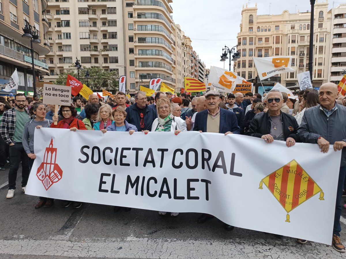 Ahir la Societat Coral el Micalet es va sumar a la manifestació #PaísValencià: #Llengua, #cultura i #futur. #25Abril