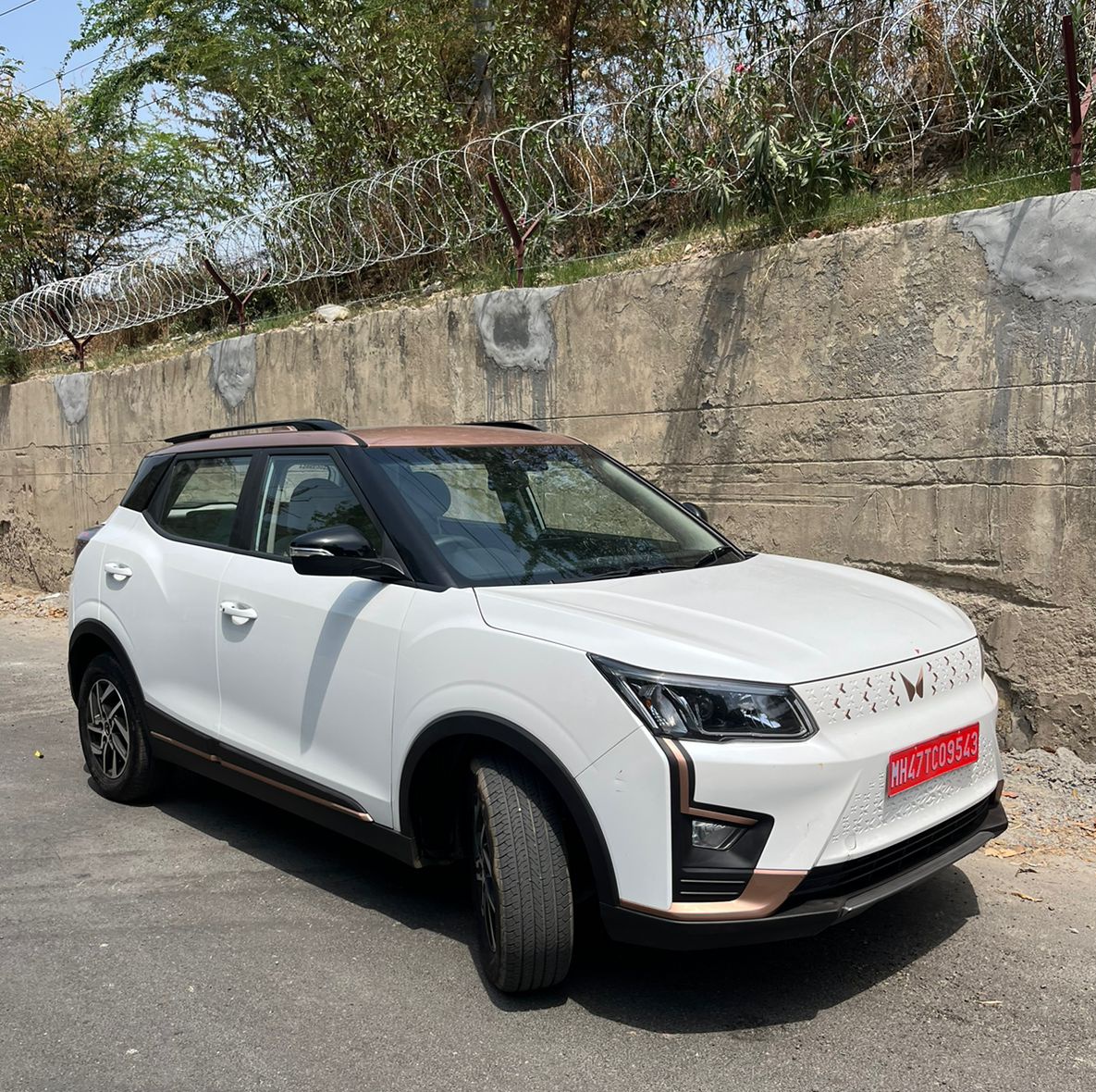 Will be driving the new XUV 3XO day after tomorrow but having lived with the XUV400 for three weeks, the key feature upgrades have done wonders for its appeal. 3X0 though has more over the XUV400 including a panoramic sunroof which given the craze for sunroofs is a big deal