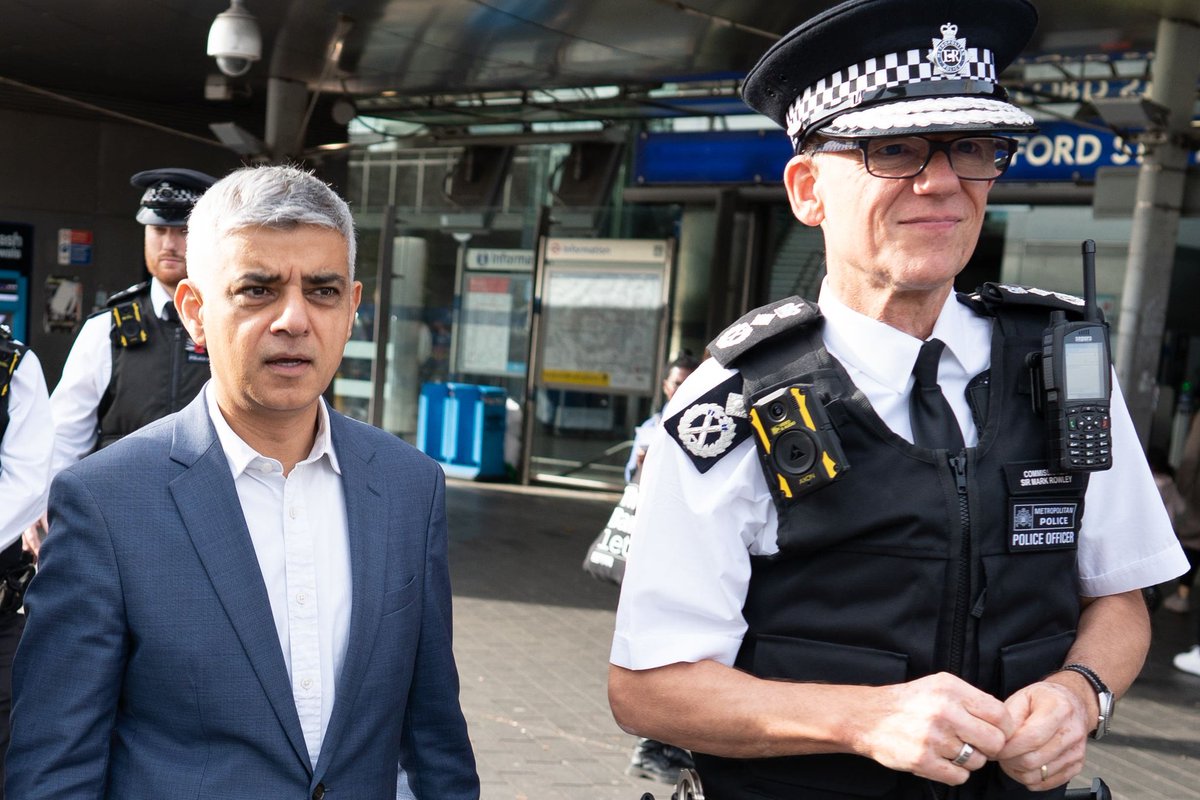 🇬🇧 London Has Fallen Met Police Commissioner Mark Rowley is an inept f**kwit, as is Sadiq Khan Allowing the antisemitic hate mob to march through our capital every week, even covering up holocaust memorials Patriots who love our country, treated as enemies SACK THEM BOTH 🇬🇧