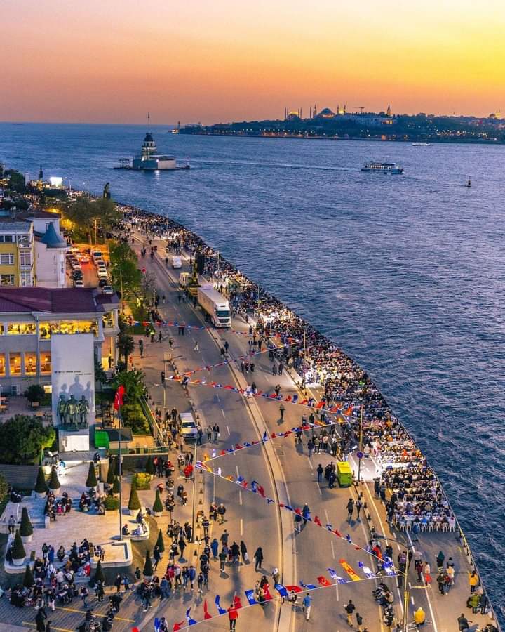 Good evening İstanbul .... 🧡 📸 : halitbilen