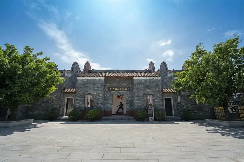 GuangdongCultureGem | There is a Bruce Lee Paradise in Shunde, #Foshan? Yes! As the birthplace of the #KungFu icon Bruce Lee, it showcases stunning natural beauty andoffers a one-of-a-kind #BruceLee cultural experience. Don't miss the must-visit spot! #ChineseCulture #MartialArt