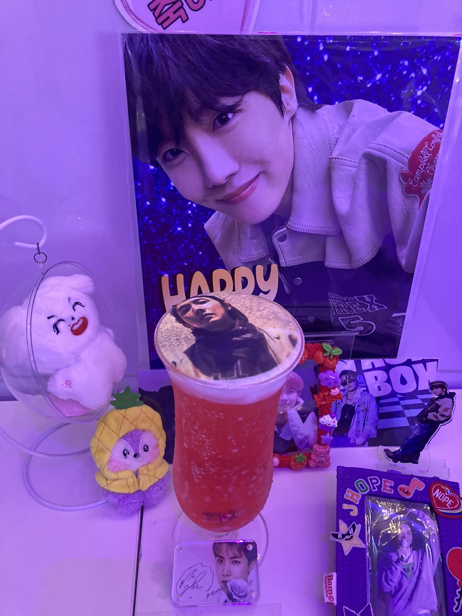 今日もこちらで推し活💜

ホビかっこよ‼️😍

#IDOLCAFE_アイドルカフェ
#新大久保DJカフェ
#happyjhopeday