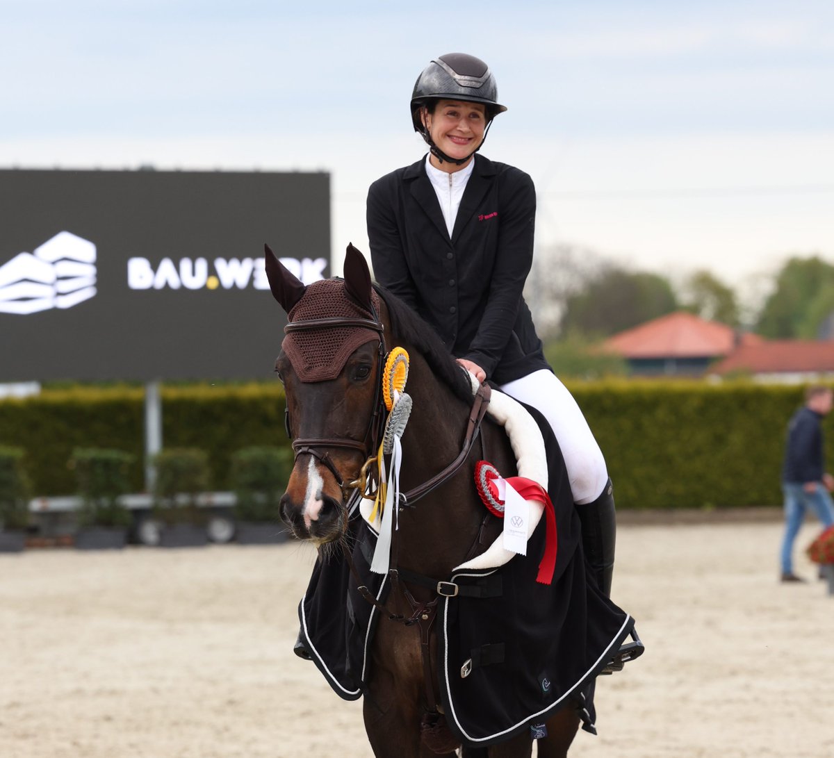 (Goch) Sie hat es schon wieder getan: Katrin Eckermann (Glandorf) hat auch das dritte schwere Springen des Hetzel Spring Masters am Samstag gewonnen und die Erfolgsausbeute noch um Platz zwei und fünf erhöht. #HetzelSpringMasters #KatrinEckermann

horseweb.de/2024/04/28/sie…