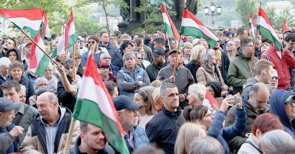 🔸 #Ungheria, gli scandali nel governo agitano la piazza contro #Orban. 🇭🇺 Il premier sovranista vuole «occupare Bruxelles per cacciare chi ha fallito» ma in patria deve arginare #PeterMagyar, suo fedelissimo diventato leader delle proteste antiregime. ilsole24ore.com/art/ungheria-s…