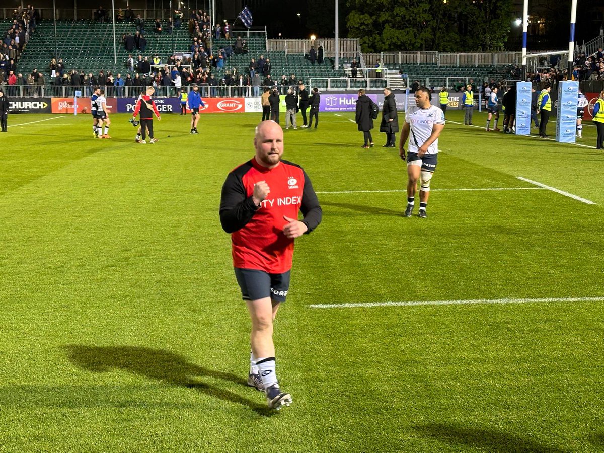 Thanks to all the @Saracens players for  coming round to see the fans after the win against Bath. Always appreciated.

Cheers @J_George2 Theo Dan @tomwillis12 @JudgemanChris and all.

Roll on Bristol away on 11 September.

📸 @DavidLoxhd ⚫️🔴 #SarriesFamily