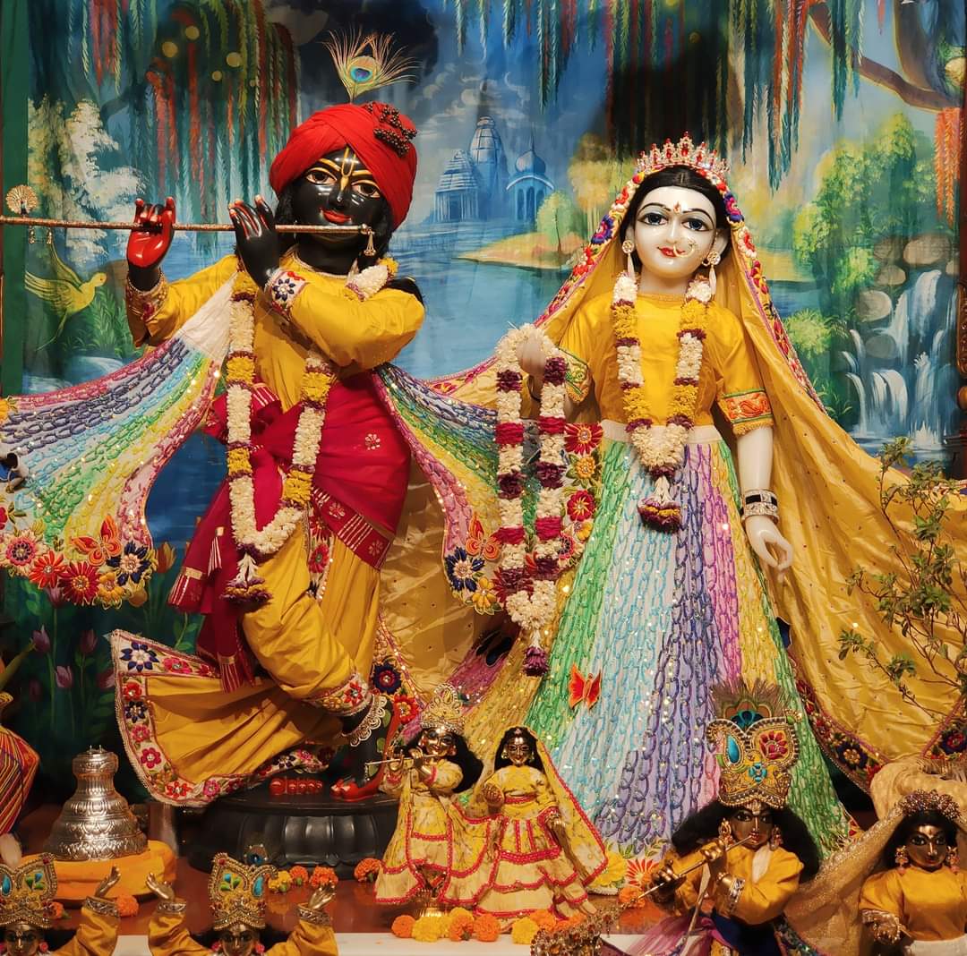 Sri Sri Radha Madhav Mangala Darshan: Apr 28, 2024
