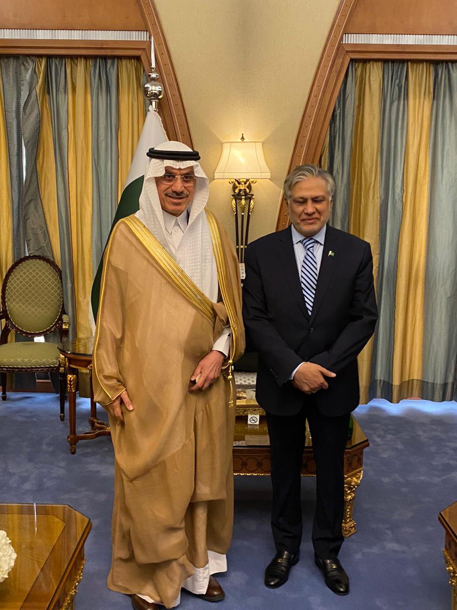 Foreign Minister @MIshaqDar50 met the President of the Islamic Development Bank Dr. Muhammad Sulaiman Al Jasser @isdb_group. Pakistan and IsDB have longstanding relations. As the Bank celebrates its golden jubilee, we are proud of Pakistan’s contributions in establishing and…