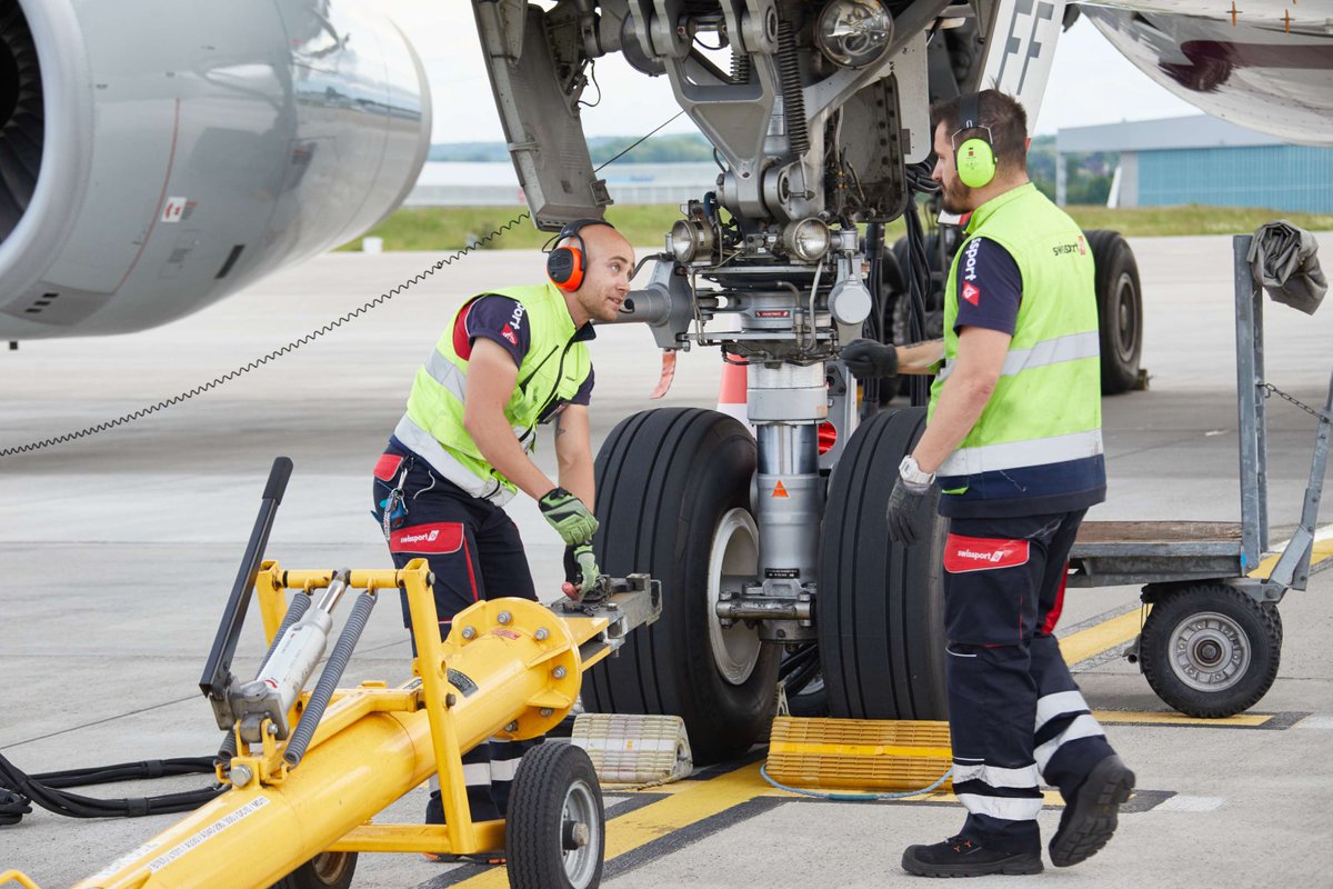 Happy World Day for Safety and Health at Work from #Swissport! 🙌 🦺 We believe that continuous focus on prevention is crucial for preventing incidents and, ultimately, accidents. As it is our mission to achieve zero accidents and zero work-related injuries and illnesses one day.