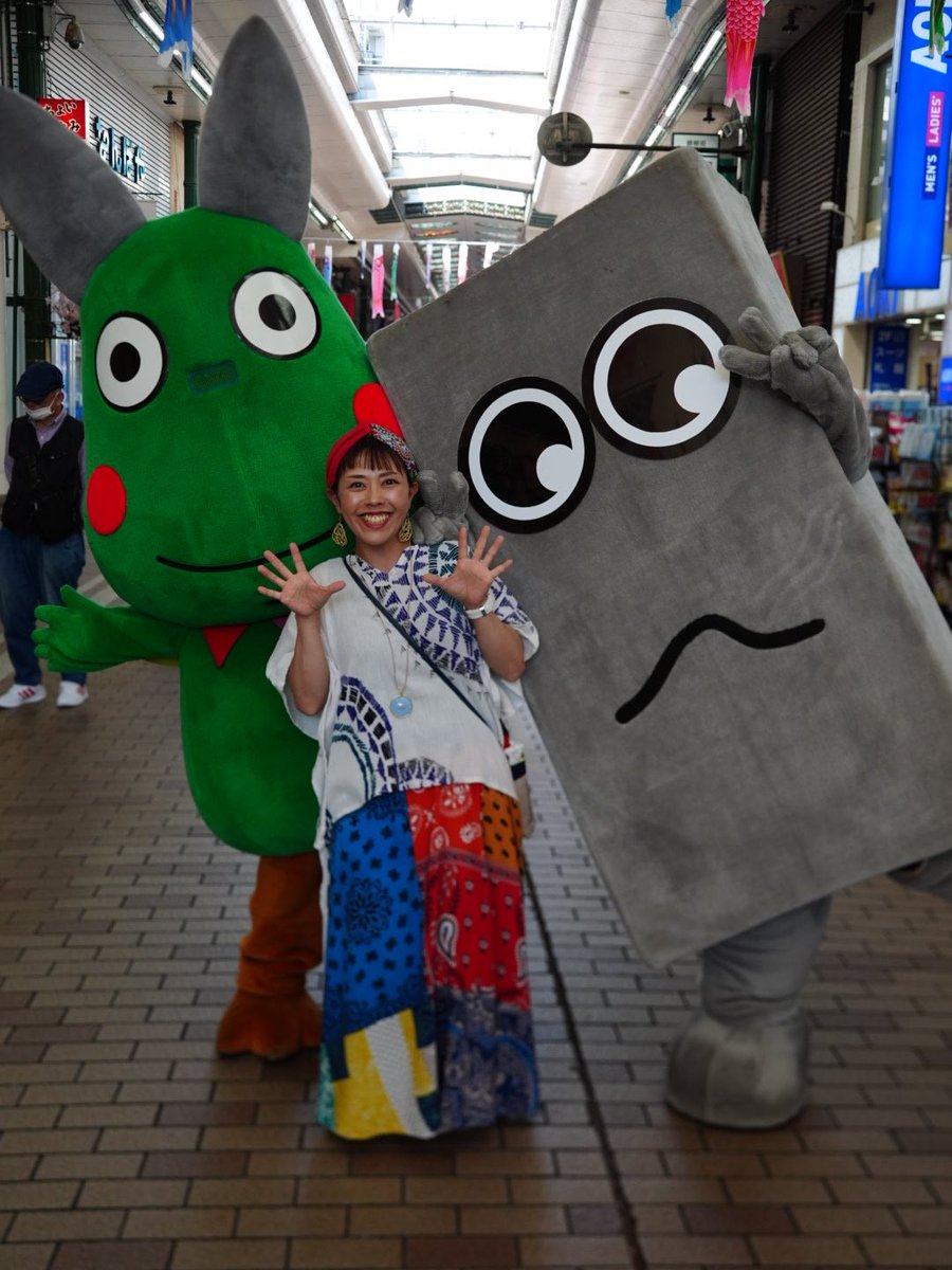 #アジア交流音楽祭
#かわさきアジアンフェスタ
より、リアルレポート～🌈

【銀座街入口会場(チネチッタ側)】

商店街内、アットホームな会場で熱気がすごい〜🎶可愛いキャラクターも居ました♡

16:15〜#komaiumeno さんが演奏されますよ〜🌸