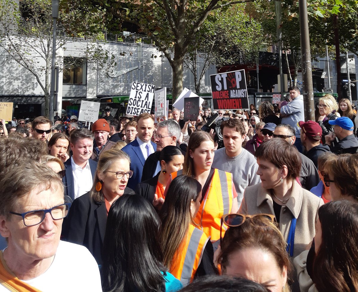 The rally and march against violence towards women here in Melbourne 💪

Massive turnout . 🔥

Pictured also the Federal attorney general, Victorian Premier, other gov ministers, Kooyong and Goldstein Indp MPs and more. #auspol