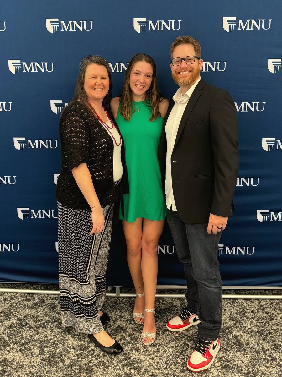 Another special night at MNU, this time celebrating our favorite cheer manager and her incredible @MNUCHEER_ team. #GirlDad #ProudPioneer