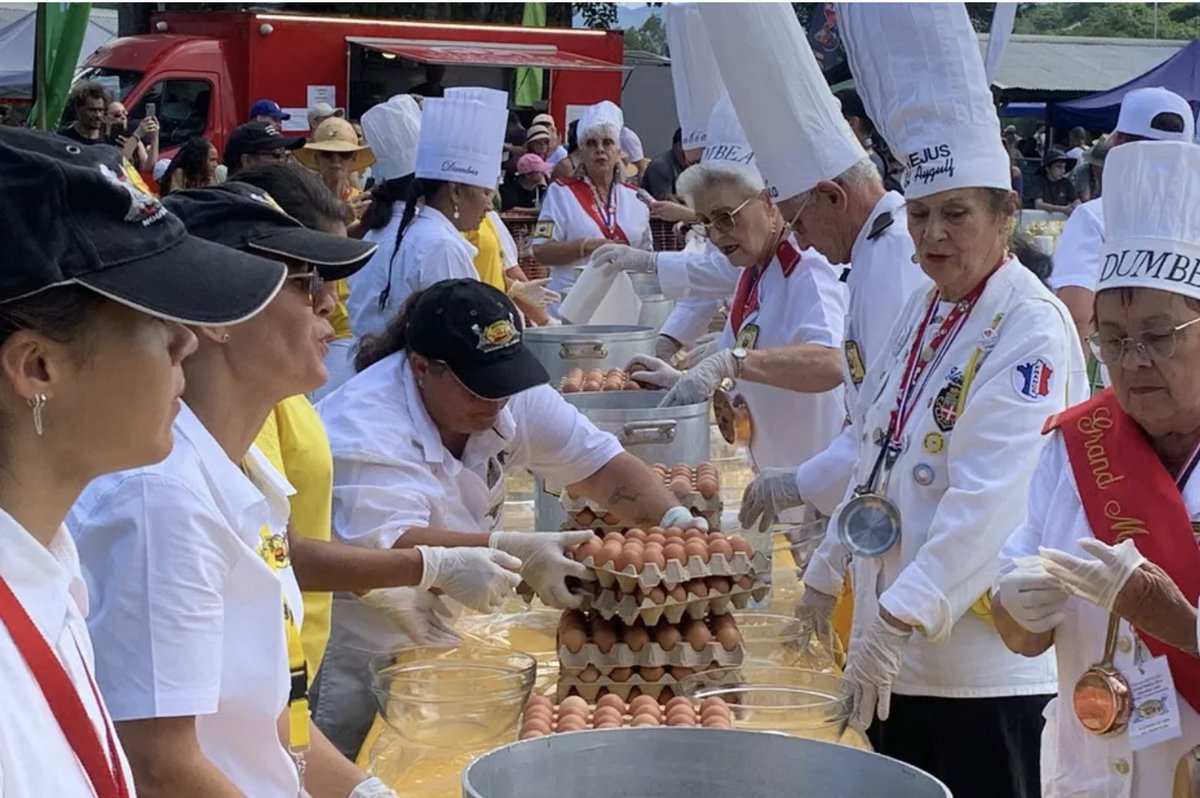 La fête de l'omelette géante, rendez-vous incontournable à #Dumbéa en #nouvellecalédonie célèbre ses quarante ans ce dimanche. la1ere.francetvinfo.fr/nouvellecaledo…