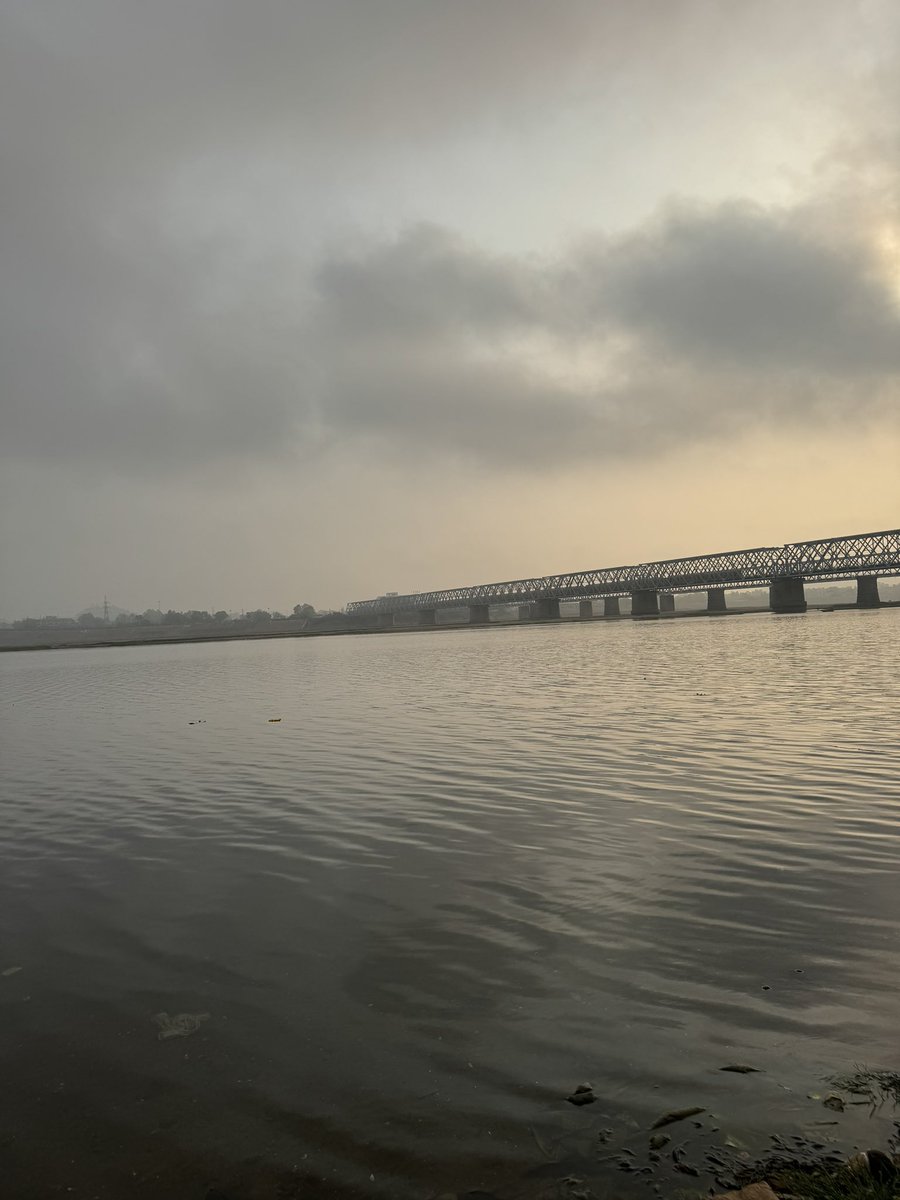 Namaskaram! Happy Sunday.. Politics is fishy business.. best way to start your day in Vijaywada in Andhra Pradesh is by the river. The Krishna is a bounteous river when it comes to fish. #ElectionsOnMyPlate