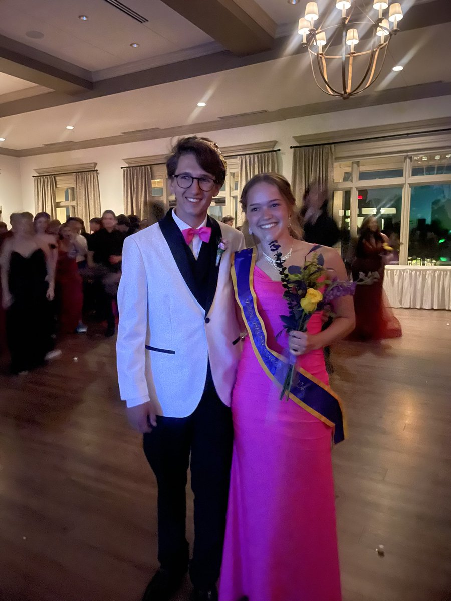 Congratulations to Drew Lubiewski for being crowned 2024 FZN Prom King!👑