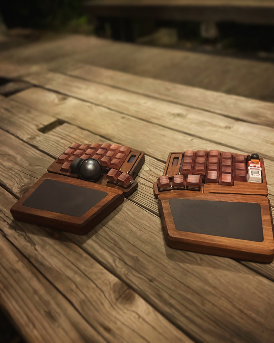 Keyboard: #Keyball44 & 木製ケース 左トラックボール (@black_trooper