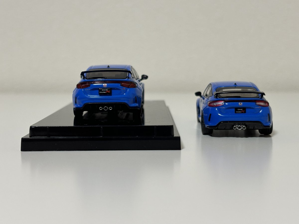 レーシングブルーパールも1/64での私的最高評価はHJ製です
MINI GT製もボディカラーの再現度は頑張っていますが、HJ製に一歩及ばず

#FL5 #civic #typer #MINIGT #HOBBYJAPAN