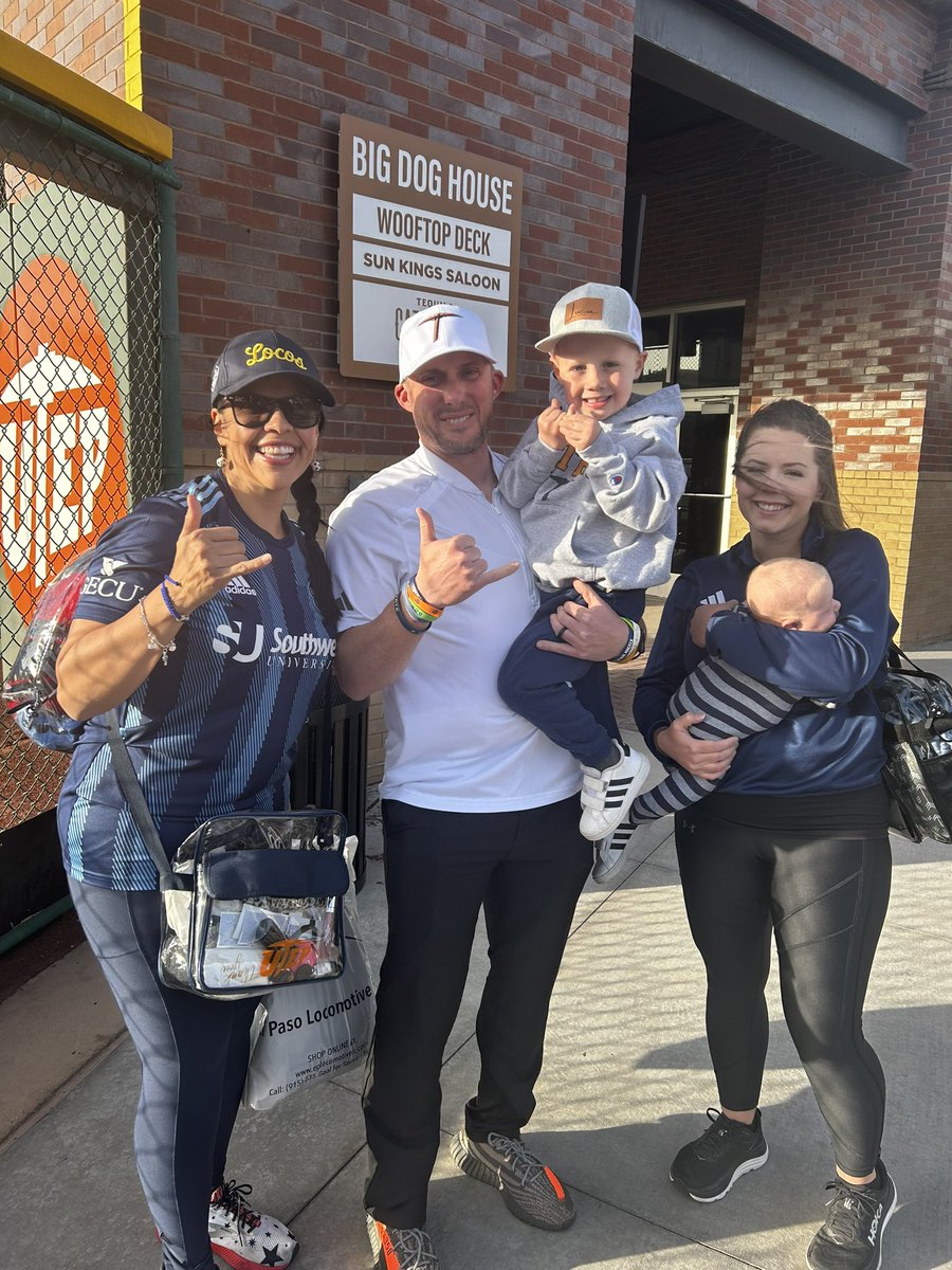 🙌🏼Super great catching @CoachSWUTEP and his family at @eplocomotivefc college night game ⛏️ I can’t hardly wait for the @UTEPFB season up ahead 🏈