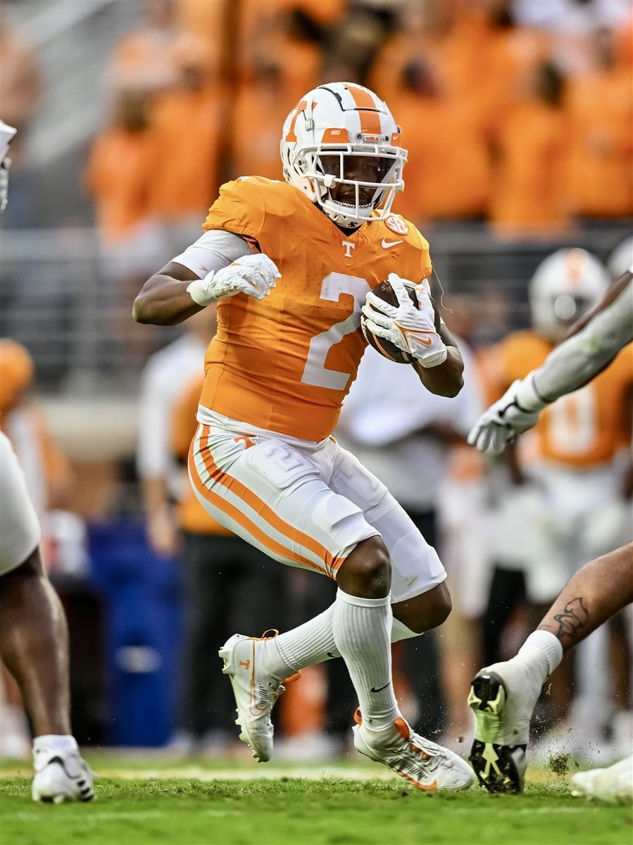 The Tennessee #Titans are expected to sign former Tennessee running back Jabari Small, a source tells @247Sports. Small ran for 2,001 yards and 24 touchdowns at Tennessee the last three seasons, including 734 yards and 13 TDs in 2022. 247sports.com/player/jabari-…