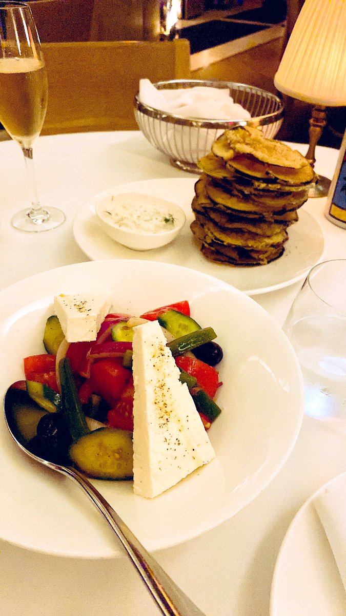 #dinner ~ bon appétit 😋 ~ #GreekFood ~ lamb chops ~ Greek salad ~ zucchini chips ~ tzatziki ~ Greek salad