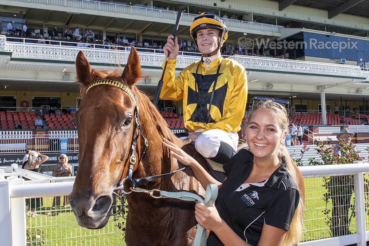RACING REWIND 🏇 Sheila Gwynne Classic Day Special guest @LukeCampbxll joined Michael, Marty and Richie this morning. LISTEN 🎧▶ bit.ly/3JJuB0V 📷 @WesternRacepix