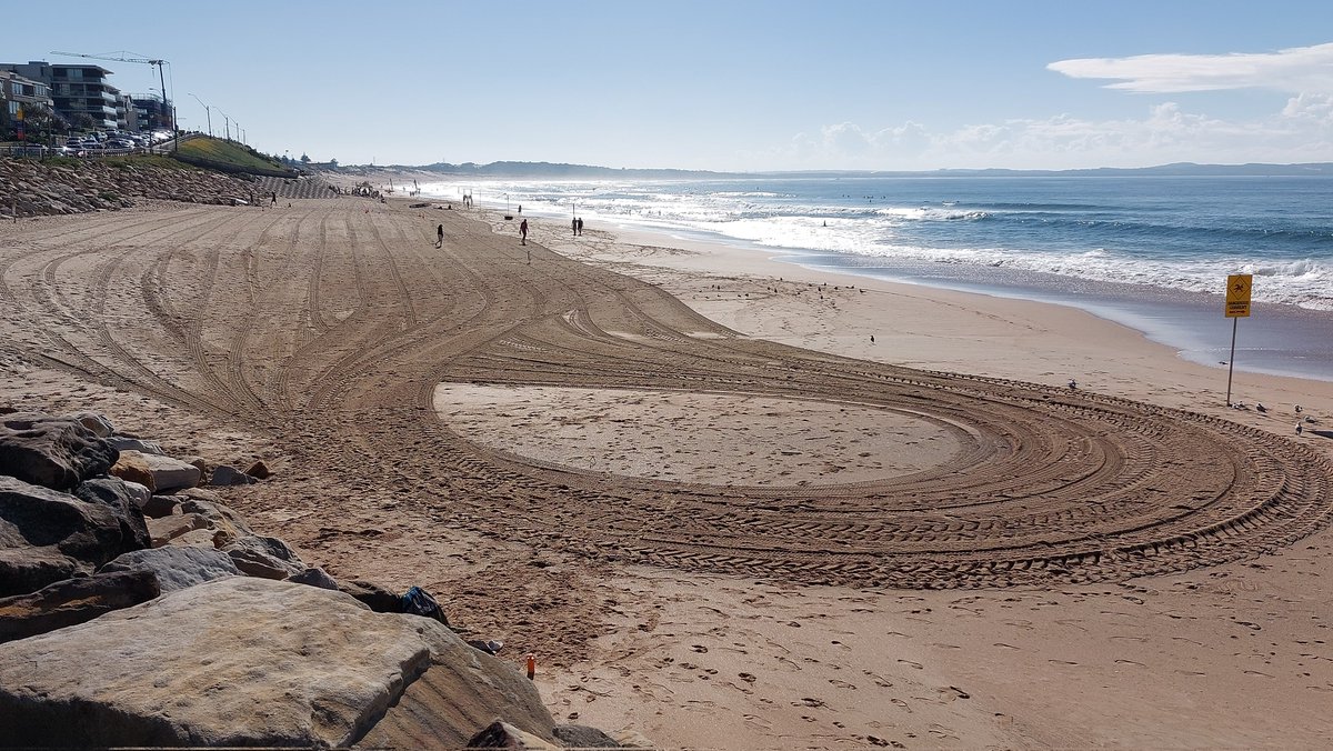 Outlook along the beaches of #Cronulla on a sunny blue sky autumn day in #Sydney #NewSouthWales #Australia