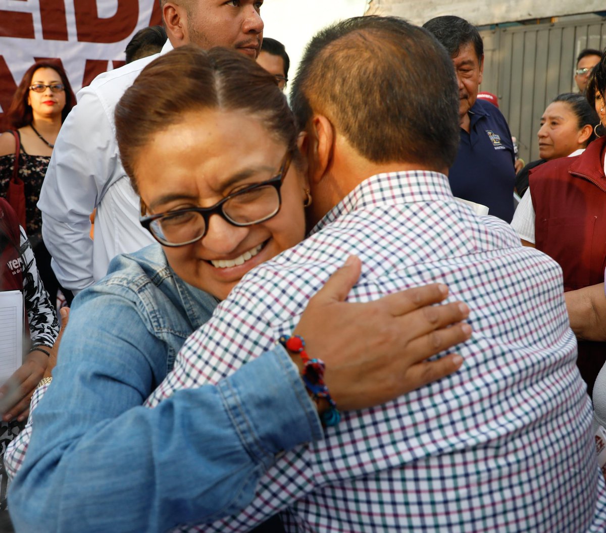 ALEIDAALAVEZ's tweet photo. Esta es la fiesta de la Cuarta Transformación, es la fiesta de la democracia, del constatar que estamos cumpliendo y que no les vamos a fallar.
Concluyo mis actividades de hoy en Ampliación Los Reyes, con el ánimo desbordado por el apoyo recibido.
#OrgullosamenteIztapalapa
#AleidaAlcaldesa