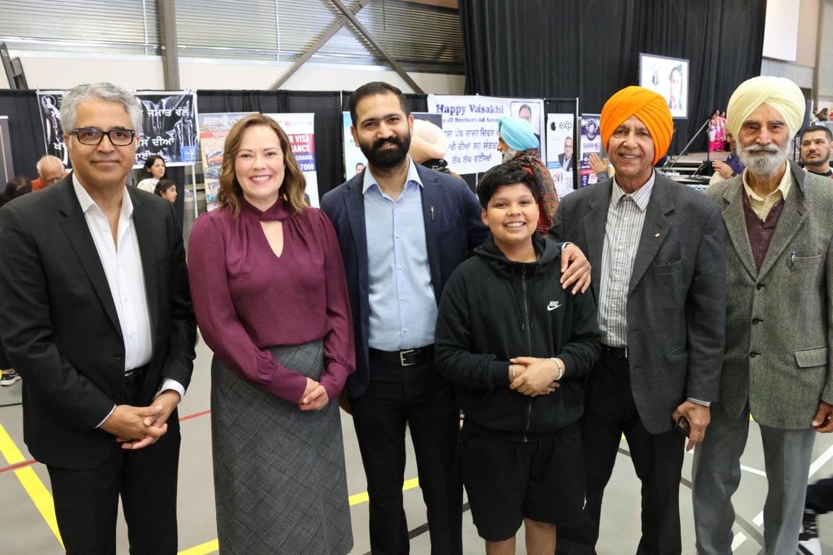 I met so many incredible people at the Vaisakhi Mela celebration at the Genesis Centre today! I talked to people about public education, support for small businesses, the importance of diversity in our province and more. I even got to say hello from the main stage! Incredible…